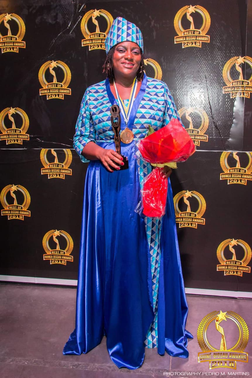 Cantora Revelação ZALYKA